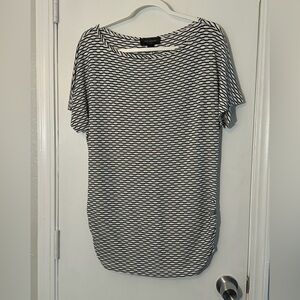 St John Top Womens Size 6 Short Sleeve Knit Ruched Black White Scoop Neck Shirt